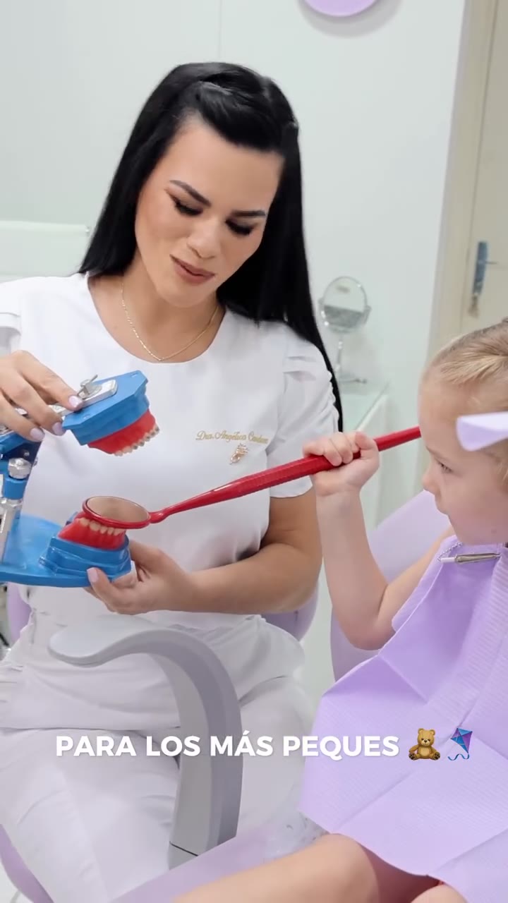 Odontopediatría — enseñando cepillado